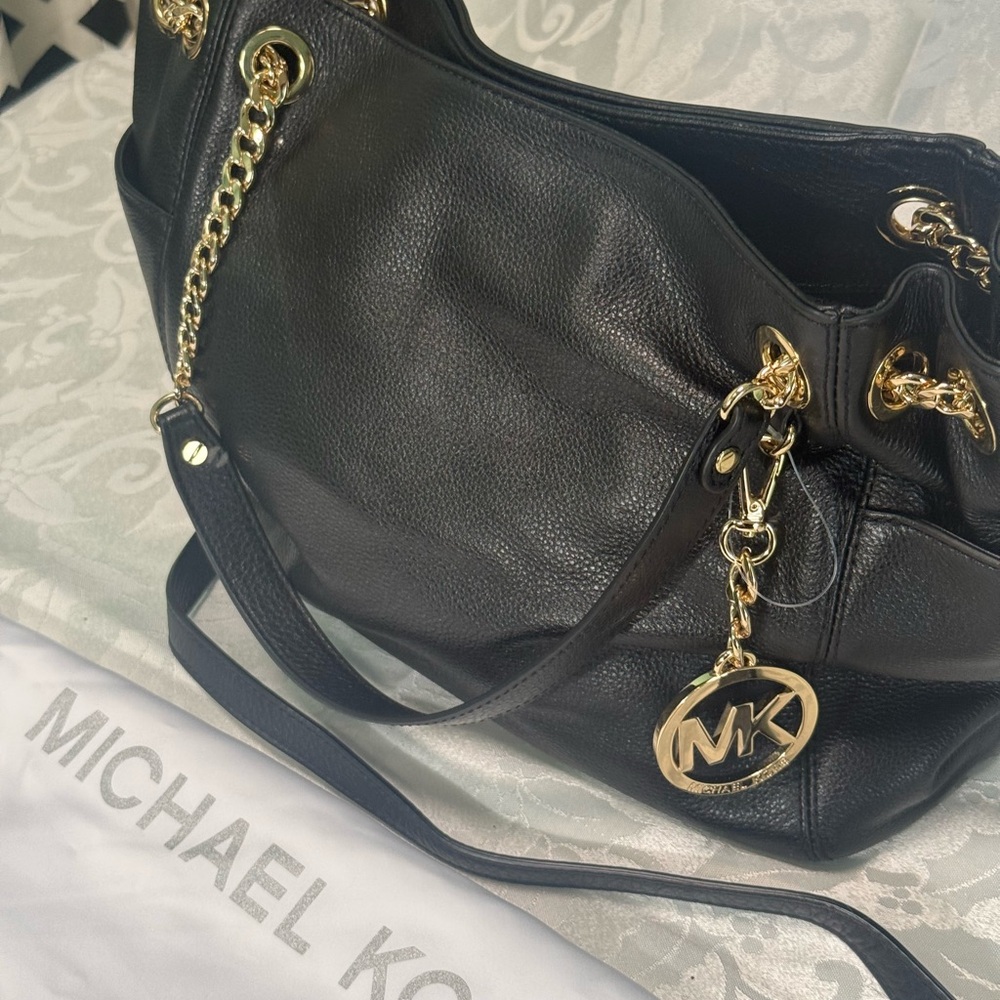 Black NWT Michael Kors handbag. - Picture 3 of 16